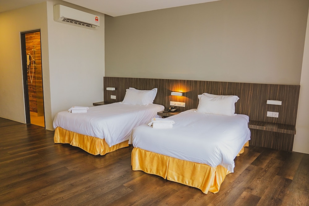 Roxy Hotel Serian 19/40