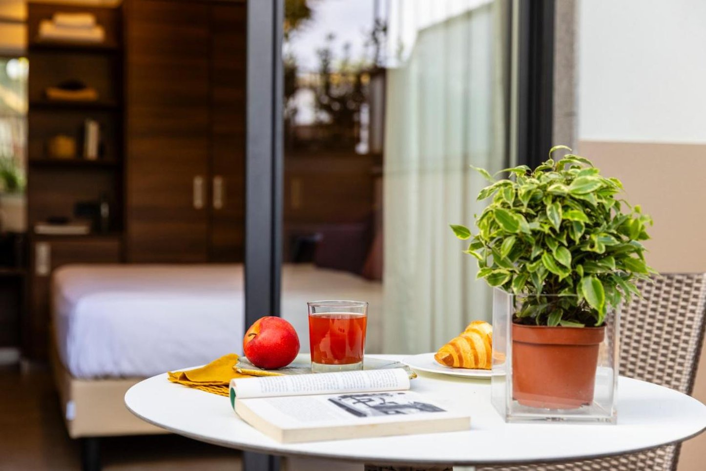 Adoro Hotel 60/72