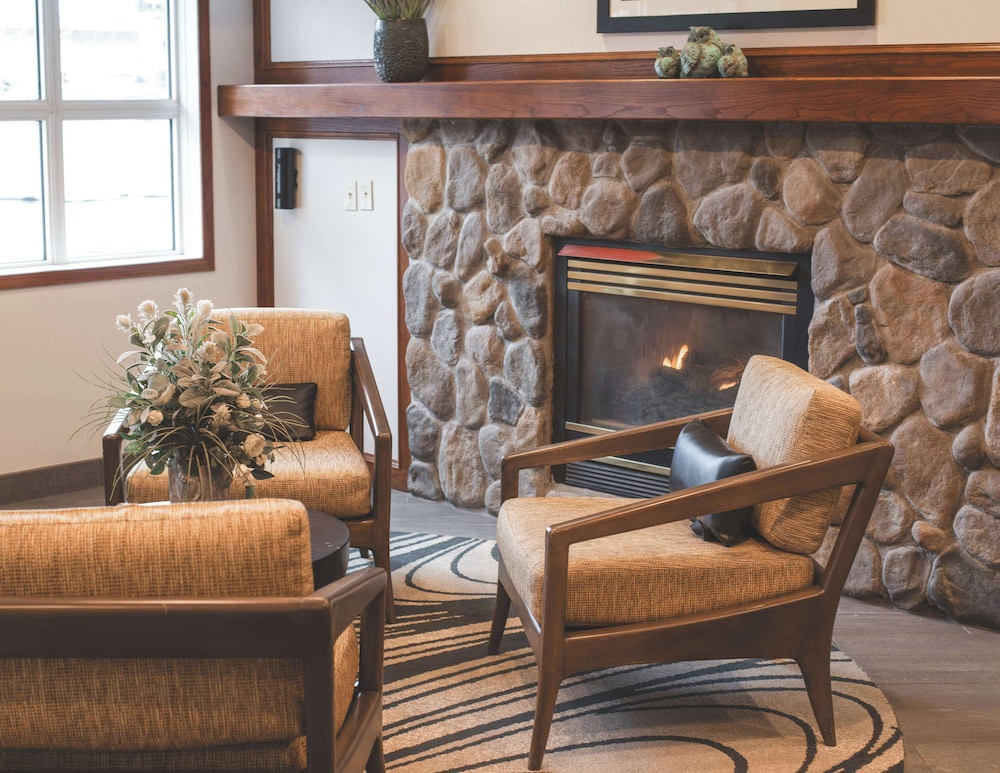 Coast Canmore Hotel Conference Centre 29/49