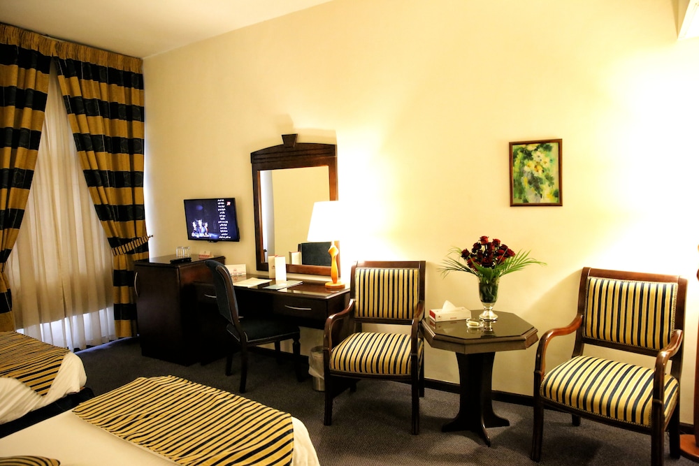 Al Fanar Palace Hotel 13/23