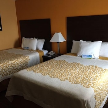 Days Inn by Wyndham Queensbury/Lake George 16/38