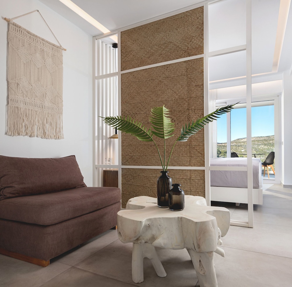 Myzith Luxury Suites 34/58
