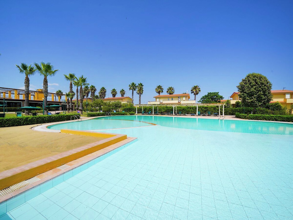 Marina Del Marchese Beach Resort 45/62