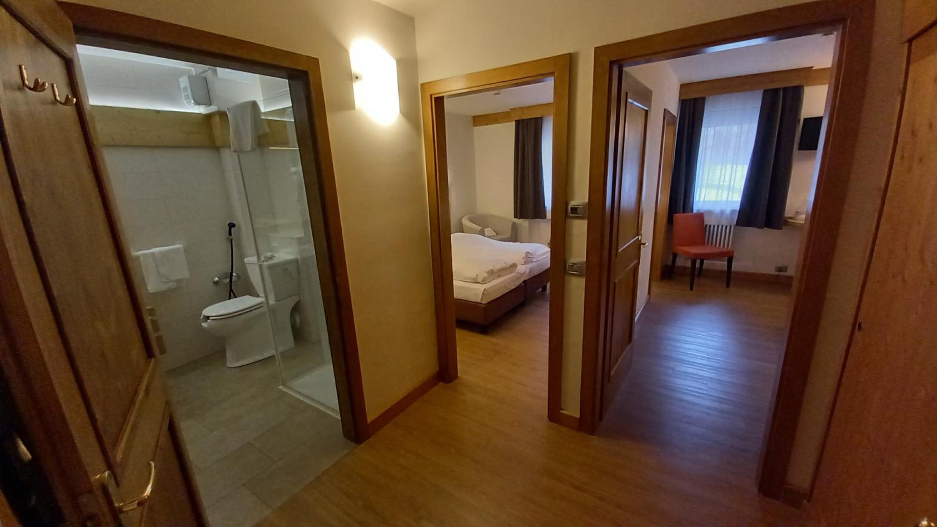 غرفة عائلية بسرير بطابقين وسرير كوين، Hotel Monte Bondone 4/14