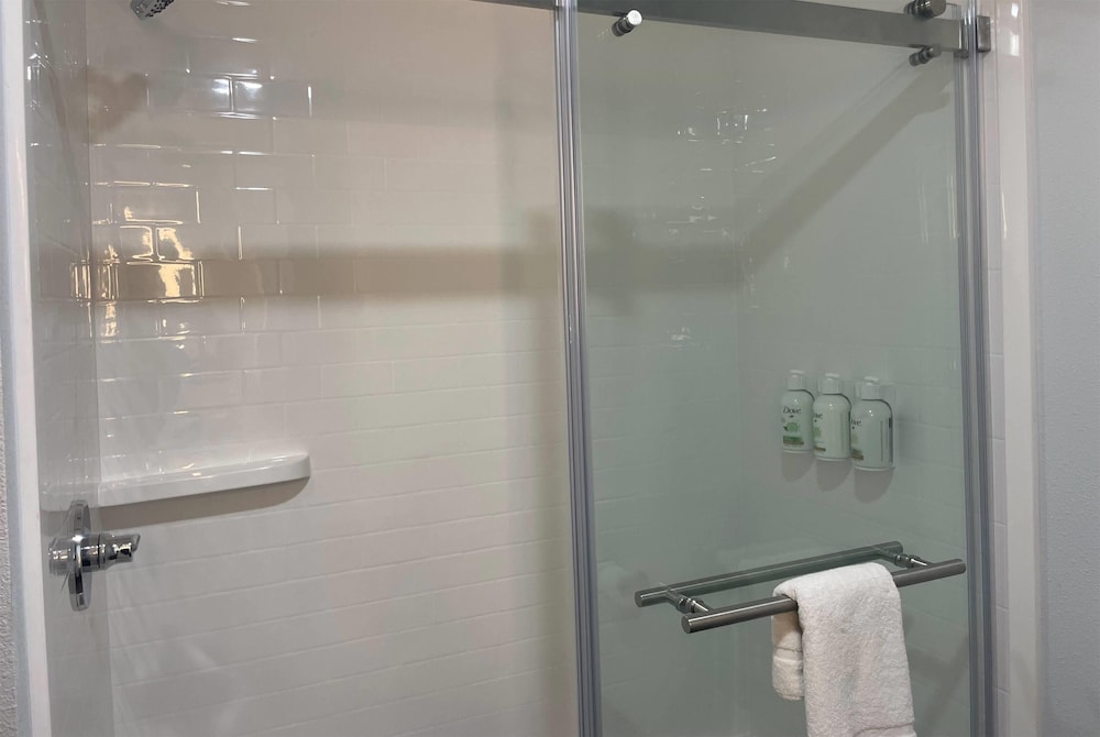 La Quinta Inn & Suites by Wyndham Olive Branch 45/46