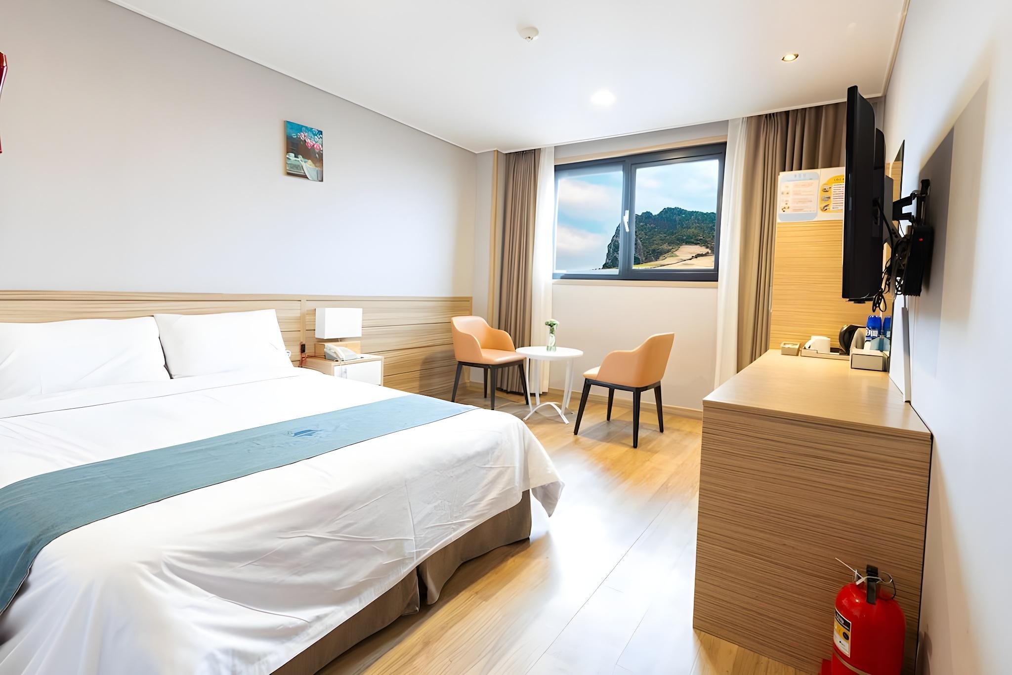 DELUXE, DOUBLE BED