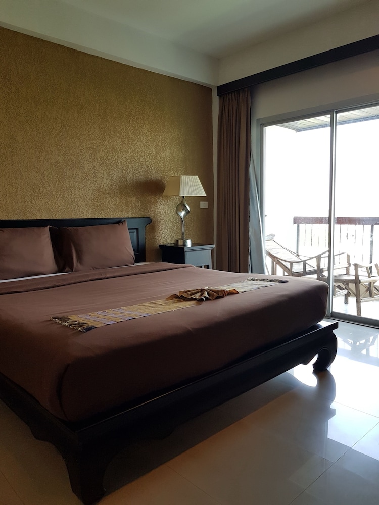 Siam Piman Hotel 32/72