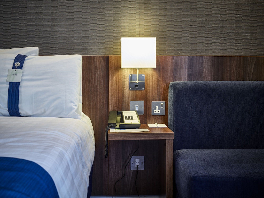 Holiday Inn Express Glenrothes 29/70
