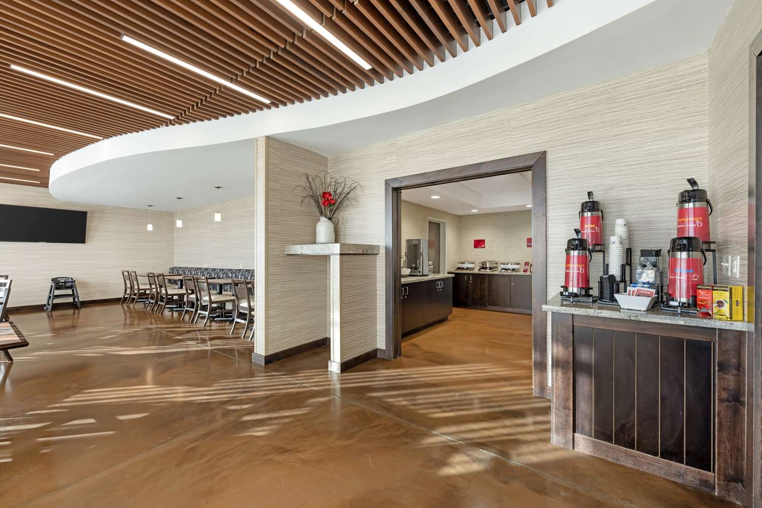 Best Western Plus Lakeview Hotel 7/48