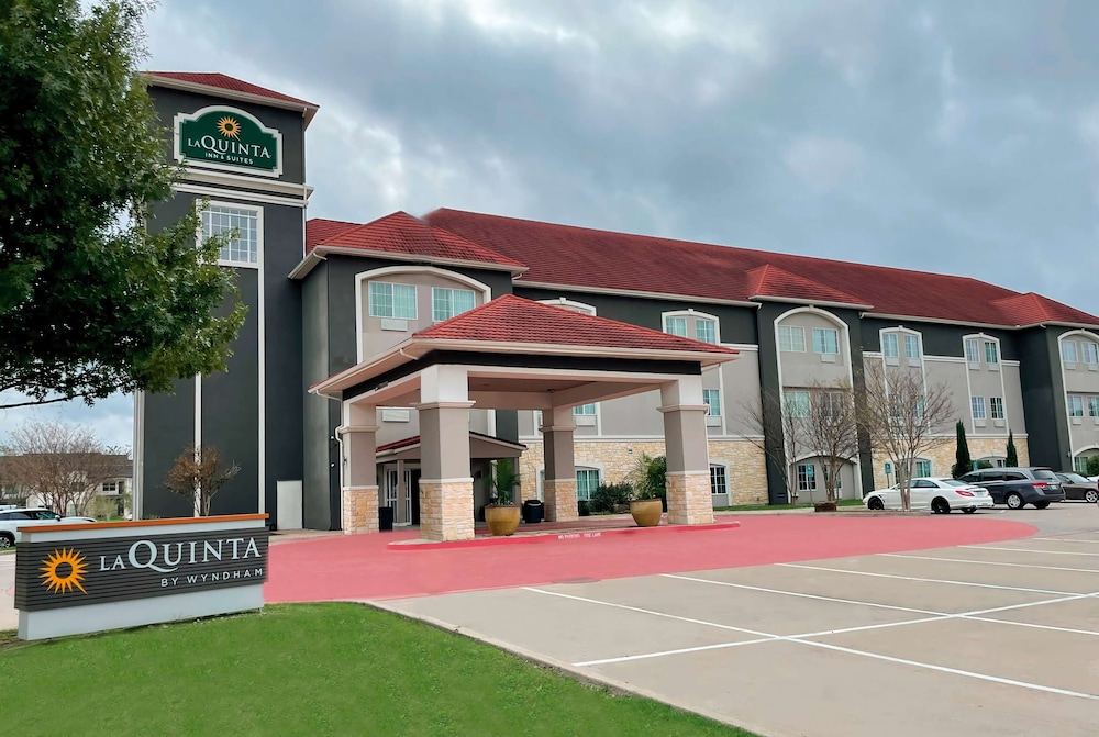 La Quinta Inn And Suites By Wyndham Waxahachie 25/40