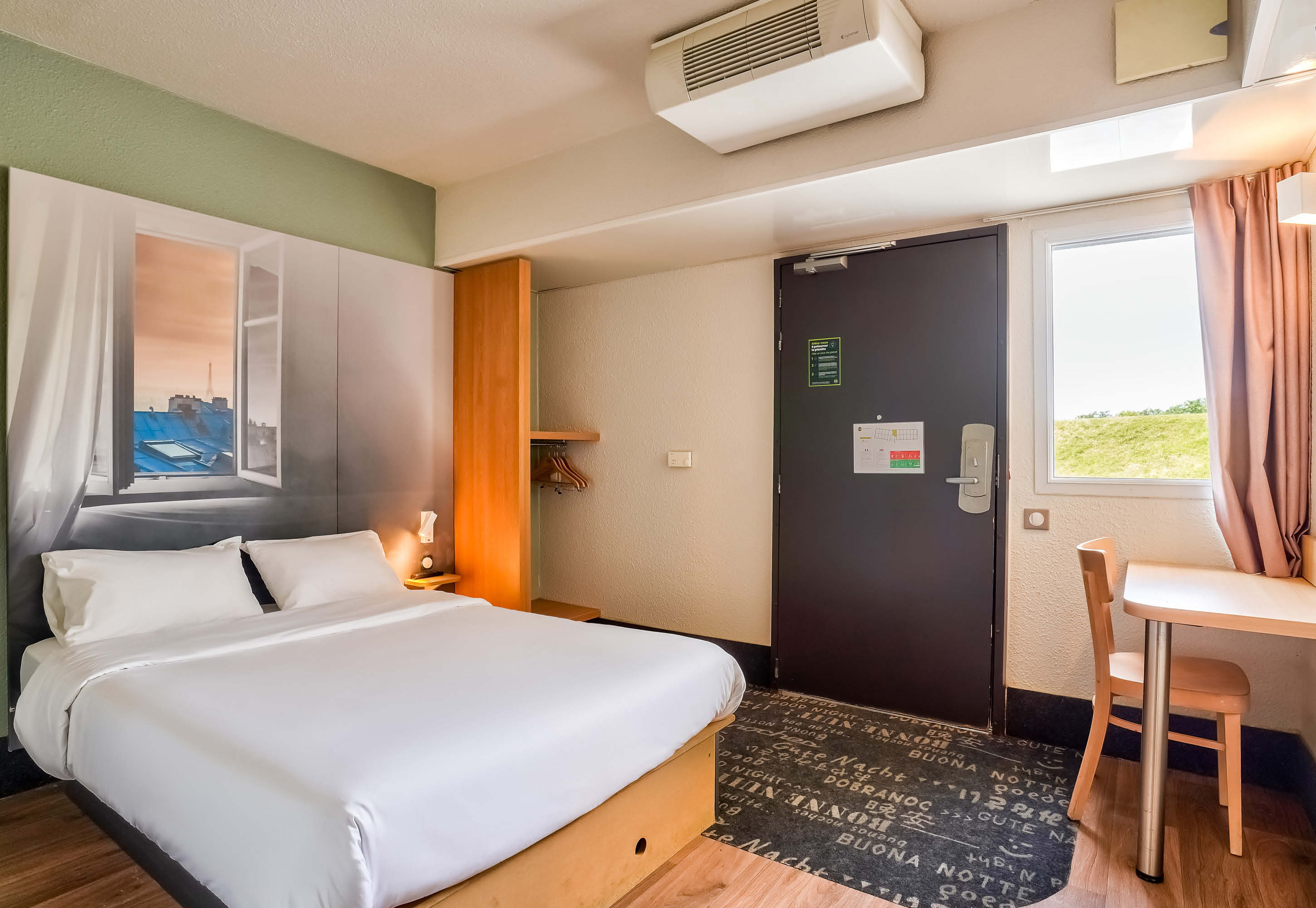 Room at B&B Hotel Saint Witz, SAINT-WITZ