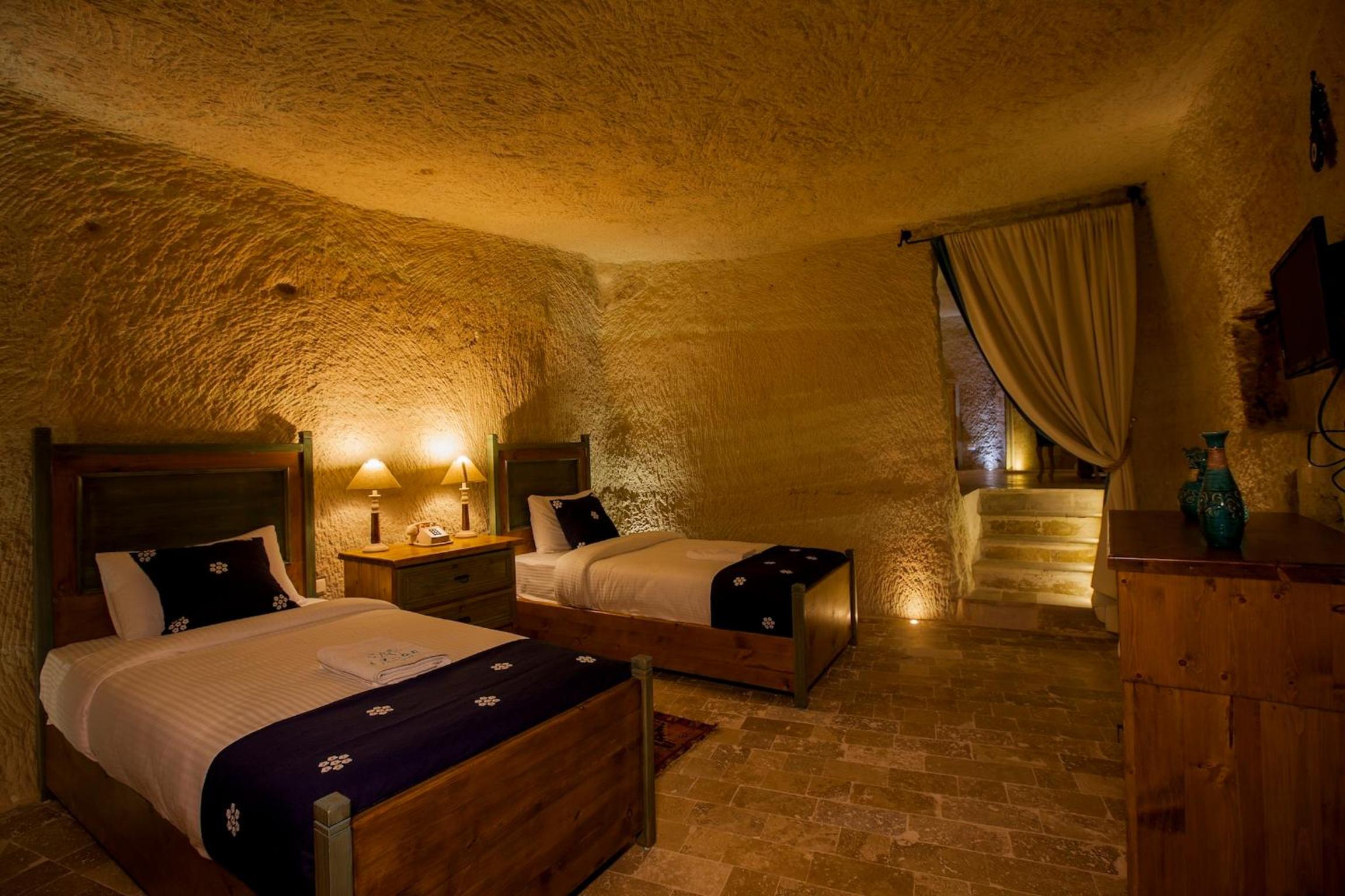 Cave, Suite