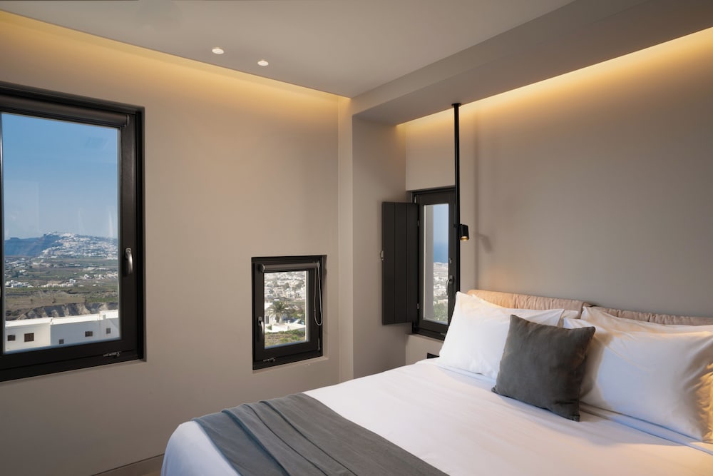 Apikia Santorini Suites - Adults Only 15/85