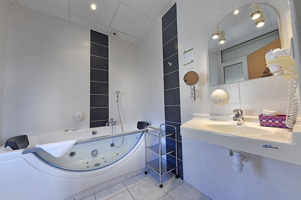Hostellerie du Cantal 14/15