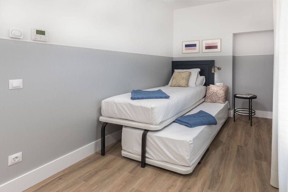 3 BEDROOMS, PREMIUM, APARTMENT