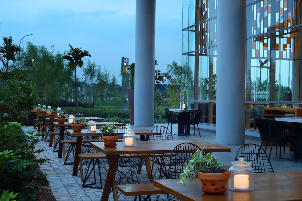 Hotel Santika Premiere Ice Bsd 31/43