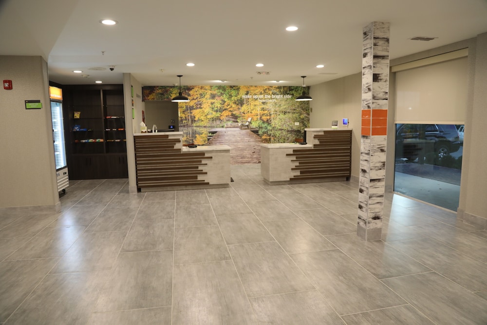 La Quinta Inn and Suites by Wyndham Montgomery 8/50