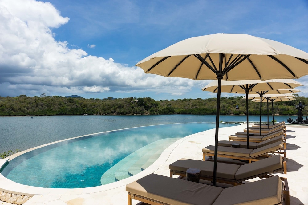 Menjangan Dynasty Resort 14/73