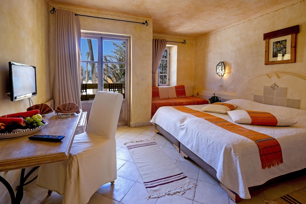 ROOM, TRIPLE, SEA VIEW