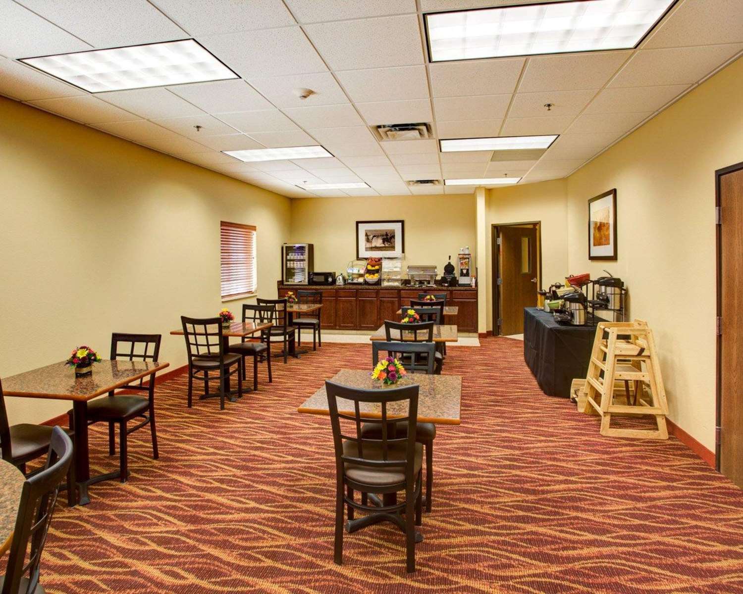 Rodeway Inn & Suites Phillipsburg KS 28/29