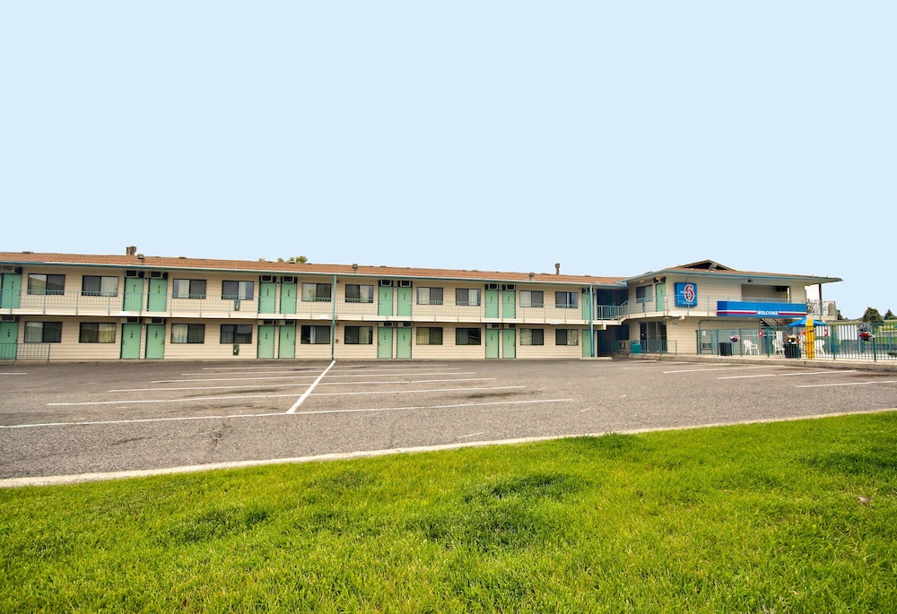Americas Best Value Inn & Suites Helena 1/20