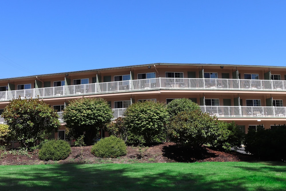 Riverfront Inn Roseburg 8/72