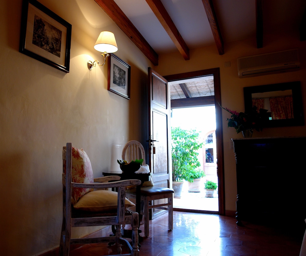 Aumallia Hotel And Spa 30/50