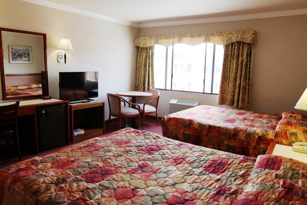 Metro Plaza Hotel 10/48