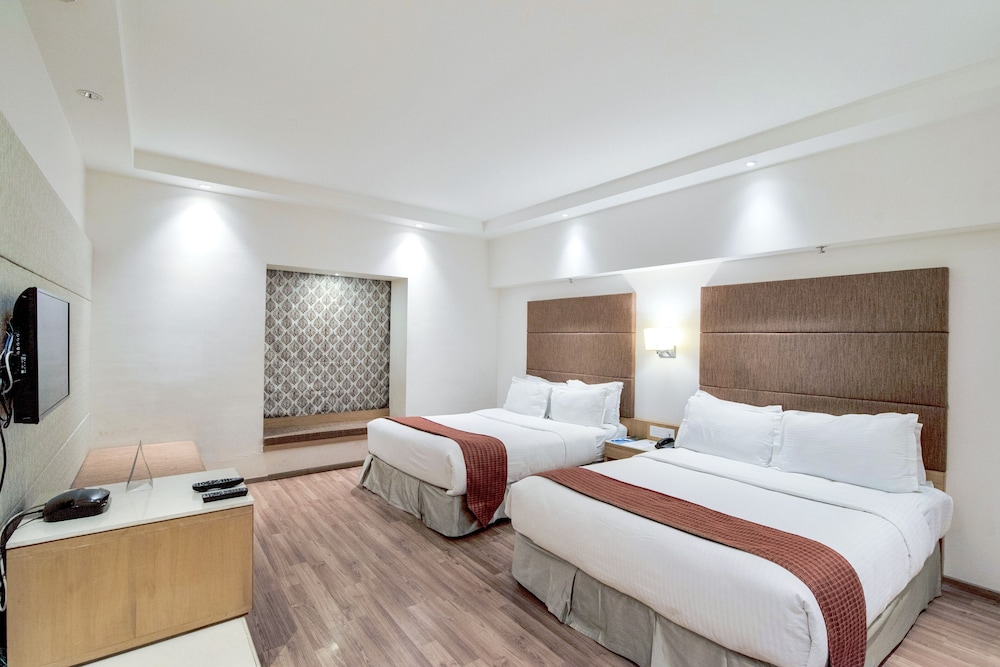 HOTEL EMERALD PARK-SHARANPUR 14/36