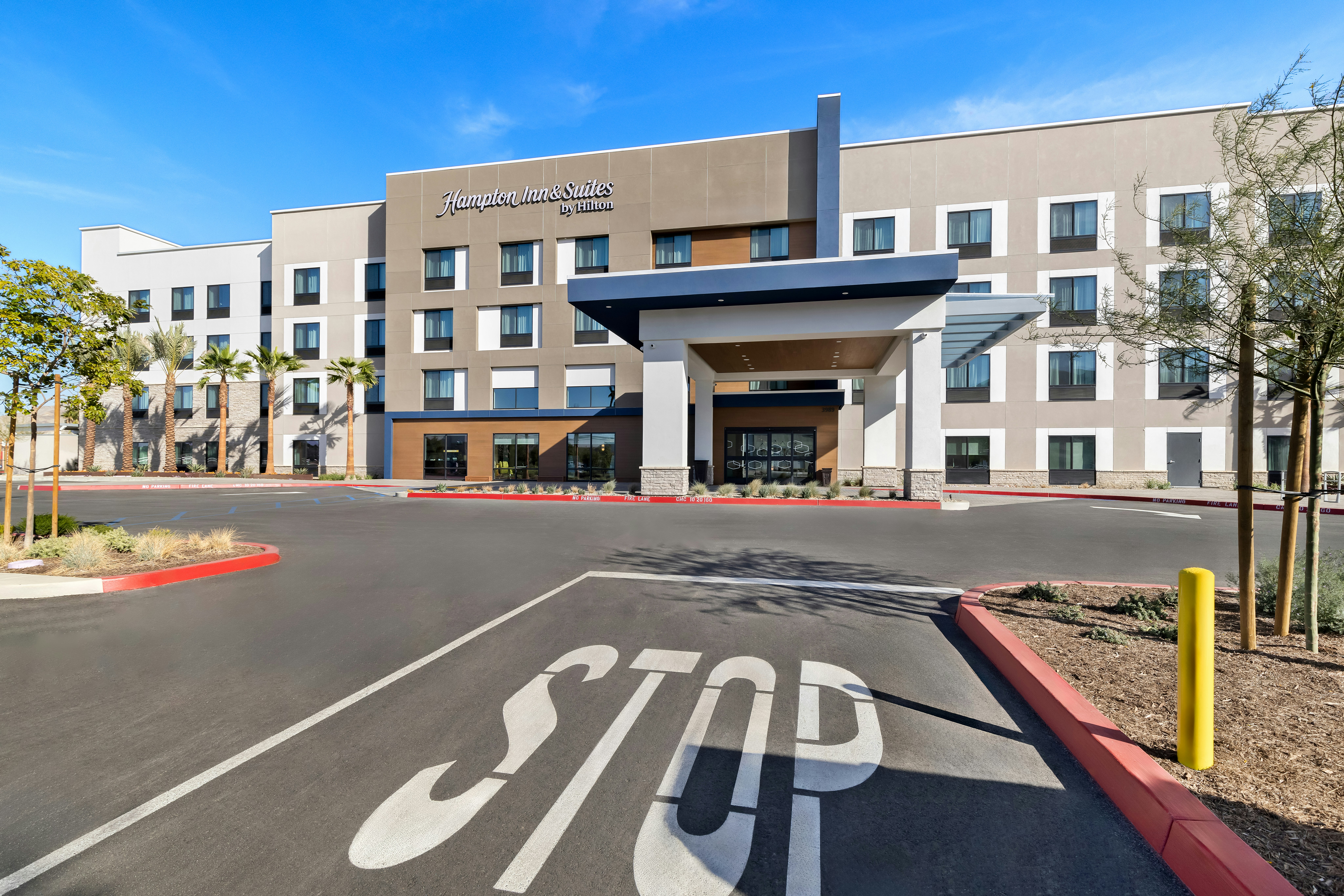 Hampton Inn and Suites Corona CA 27/30
