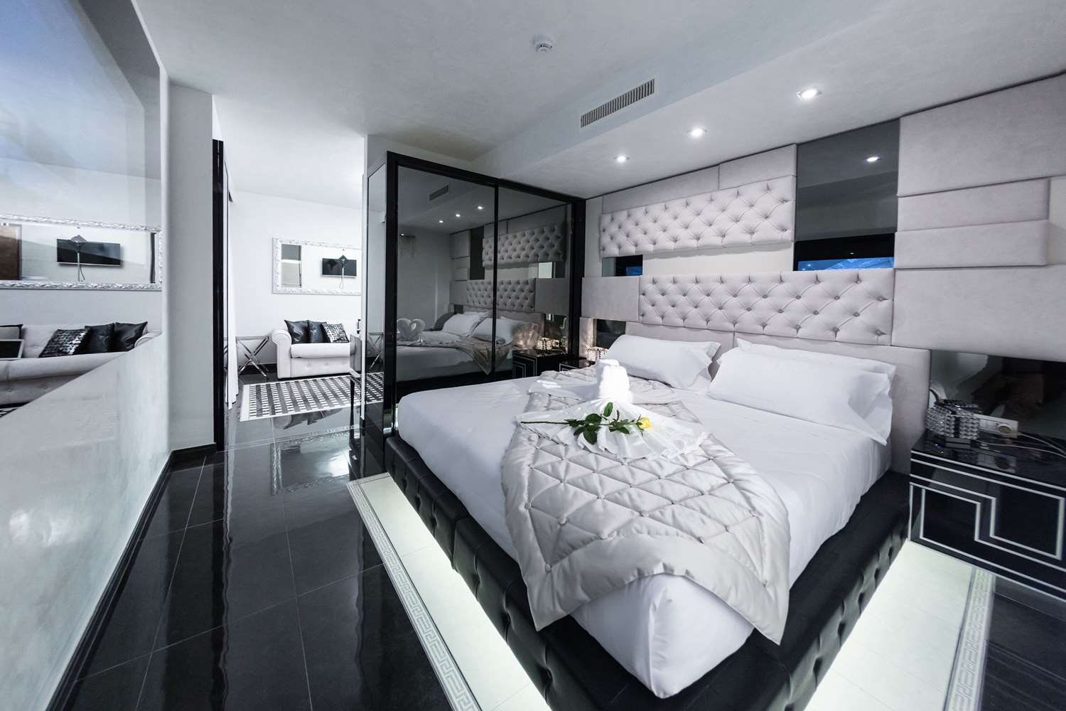 Junior Suite, King Bed, 2 Bathrooms، Best Western Premier Milano Palace Hotel 2/8
