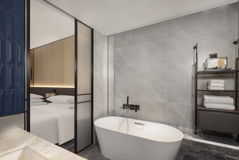 Sheraton Pujiang 40/40