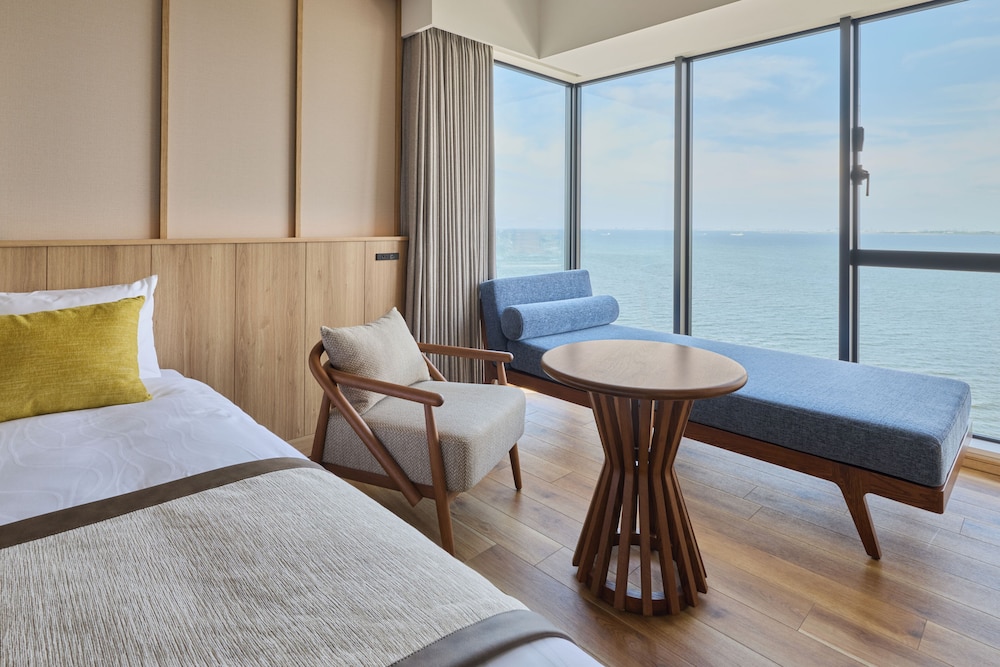 Deluxe, 2 Double Beds, Ocean Front, Sofa, Corner، Grand Monday Resort Tokyo Bay Maihama 6/9