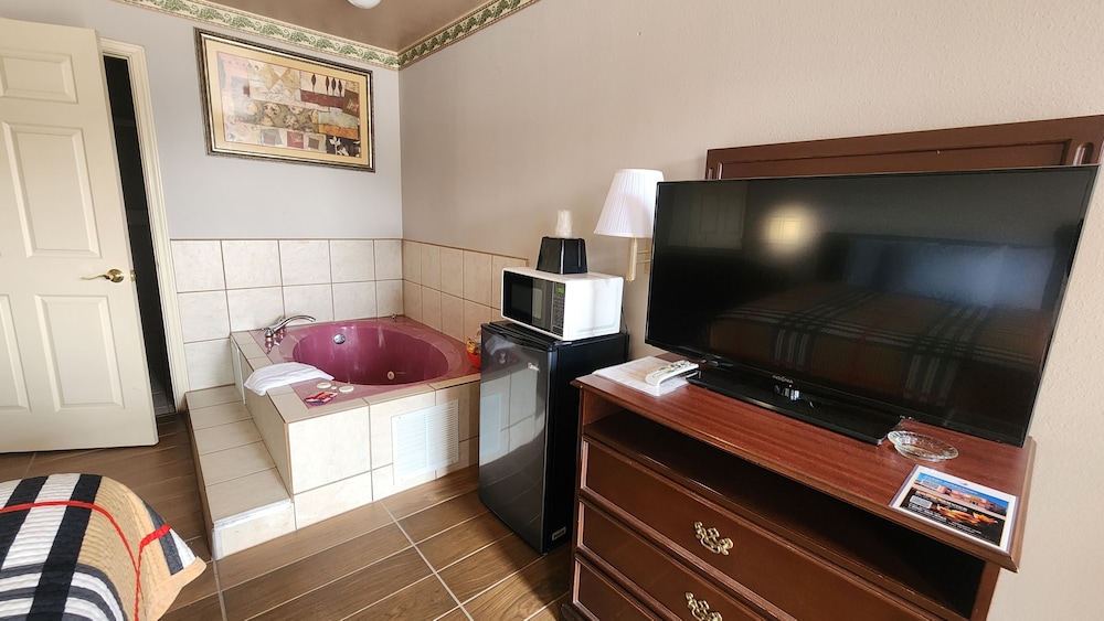Benbrook Inn & Suites by Fort Worth I-20 24/34