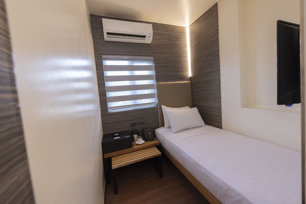 Kabayan Hotel Pasay 34/70