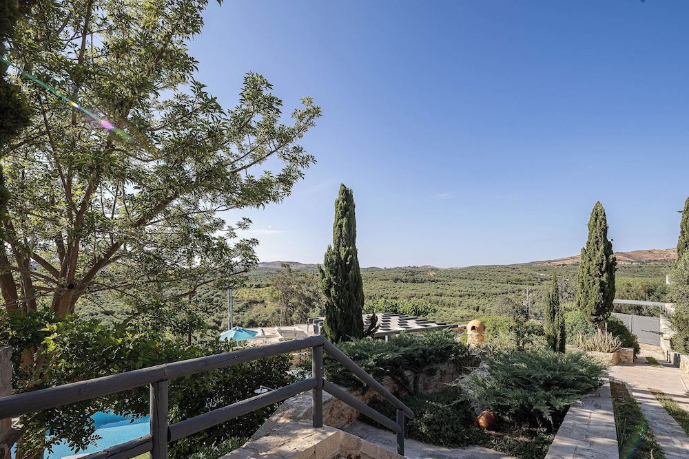 Erondas Cretan Country Villas 44/50