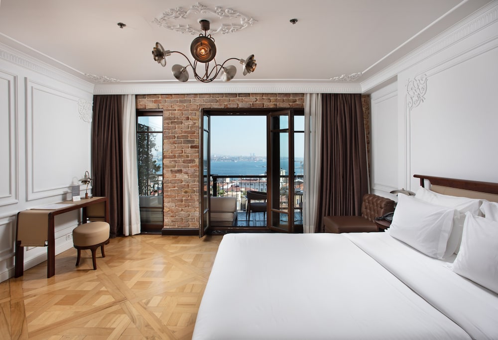 DELUXE, SEA VIEW, BALCONY
