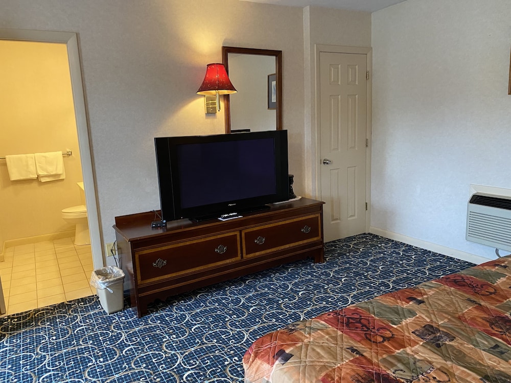 Economy Lodge 682 Main St Sturbridge 27/39