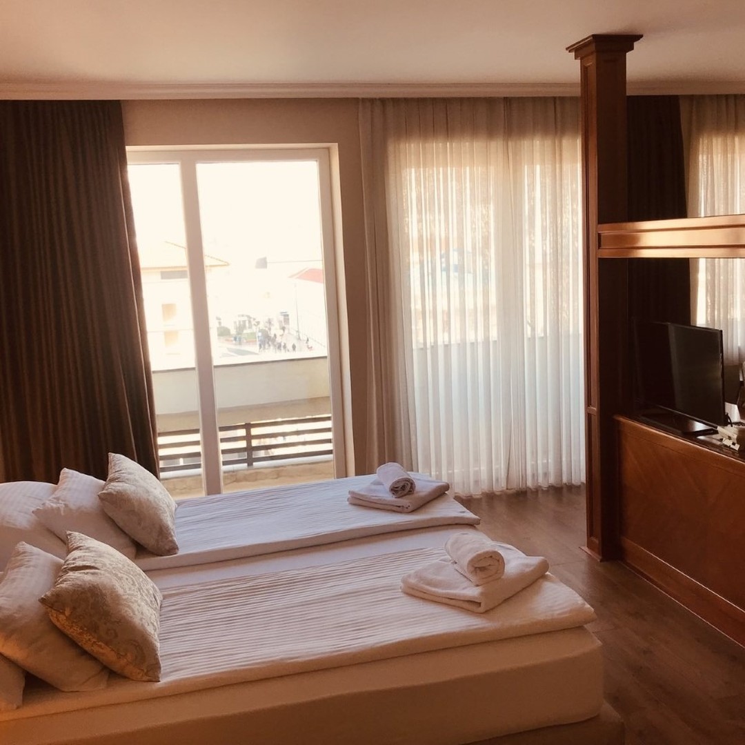 Bristol Hotel 18/50