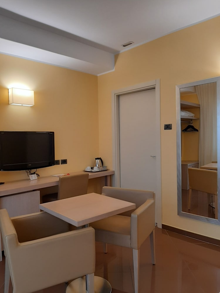 Hotel Chiaraluna 26/29