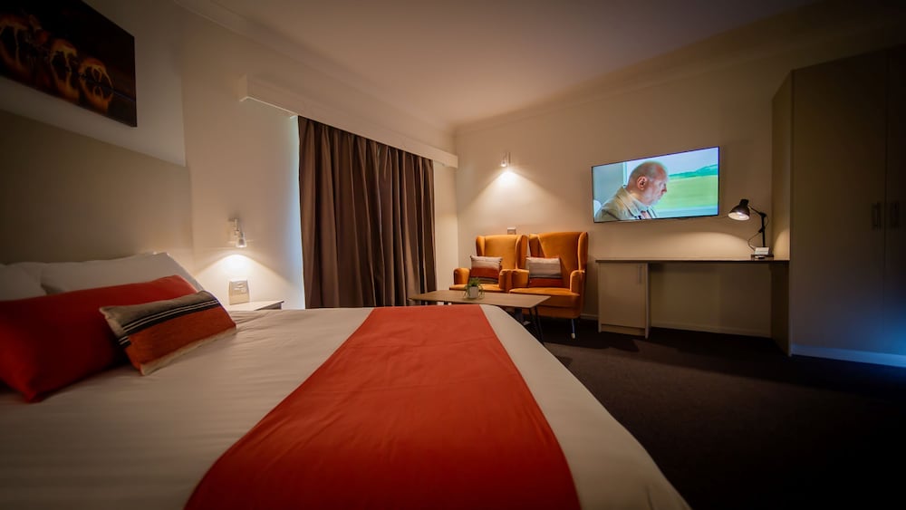 SPA, DELUXE, KITCHENETTE