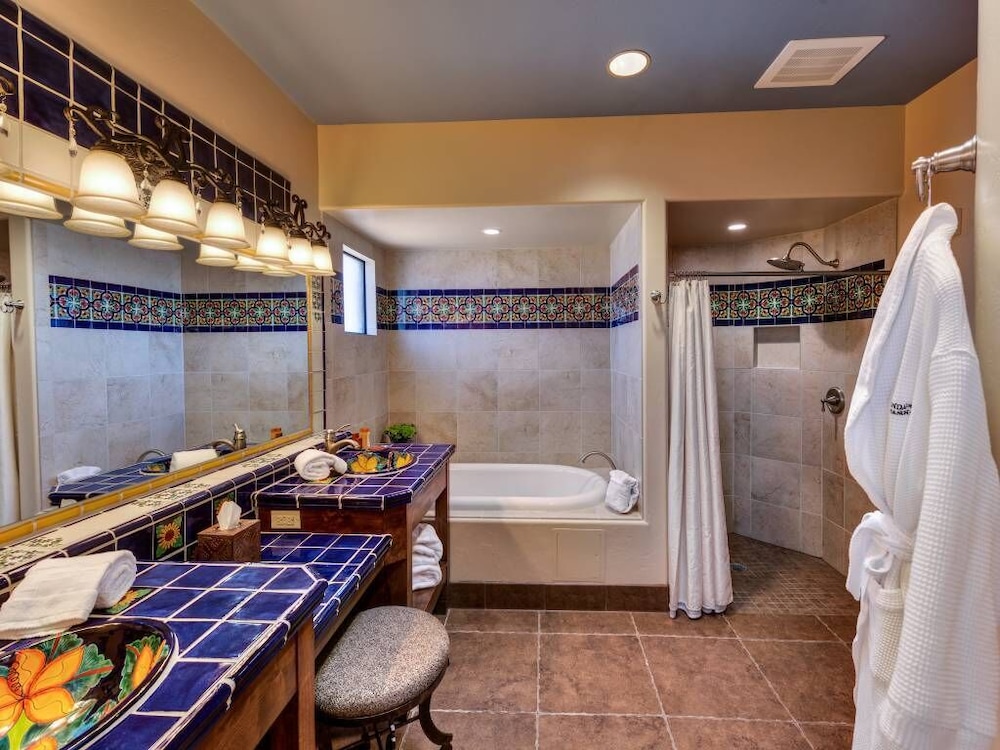 Hacienda Del Sol Ranch Resort 27/79