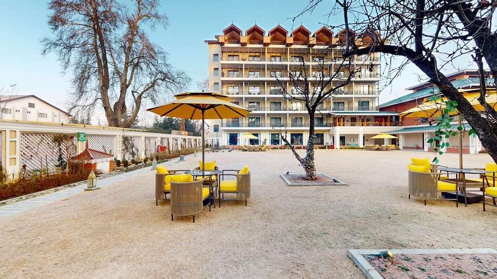 Radisson Collection Hotel & Spa, Riverfront Srinagar 41/50