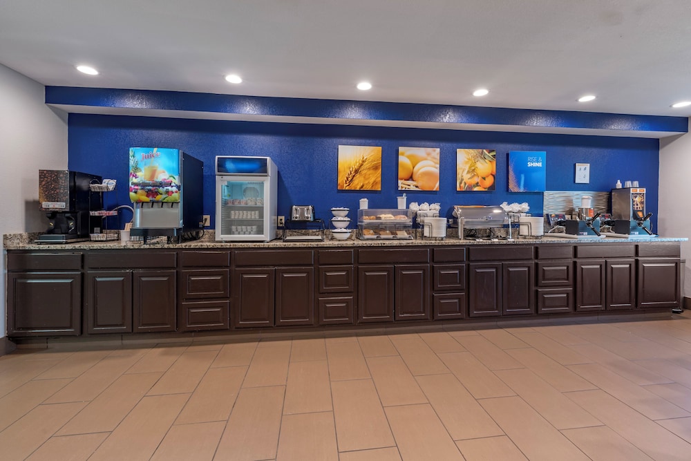 Comfort Inn and Suites Hays I-70 40/46