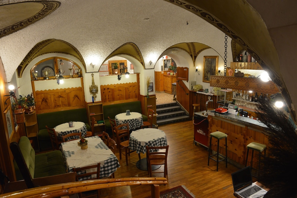 Gufo Hotel Sat Arr Dep Only 39/47