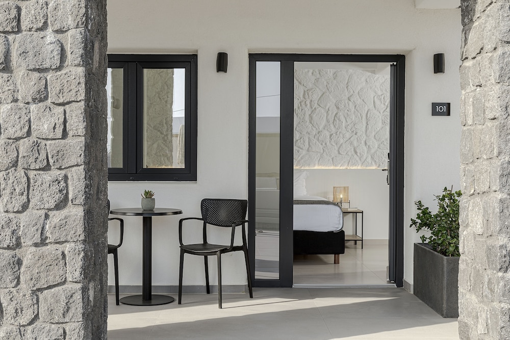 Onyx Hotel & Suites 50/60