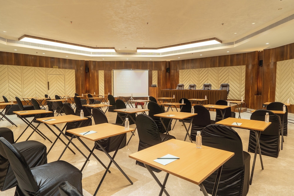 Hotel Mayura 36/50