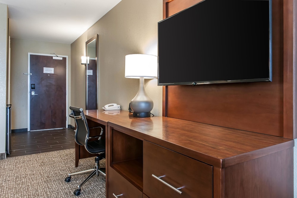 Comfort Suites Rensselaer Near Fair Oaks 36/42