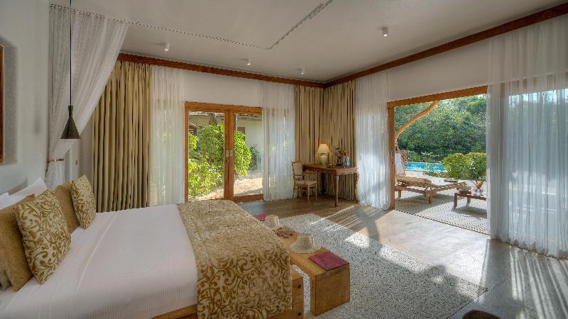 Deluxe, Double Bed, Shared Pool