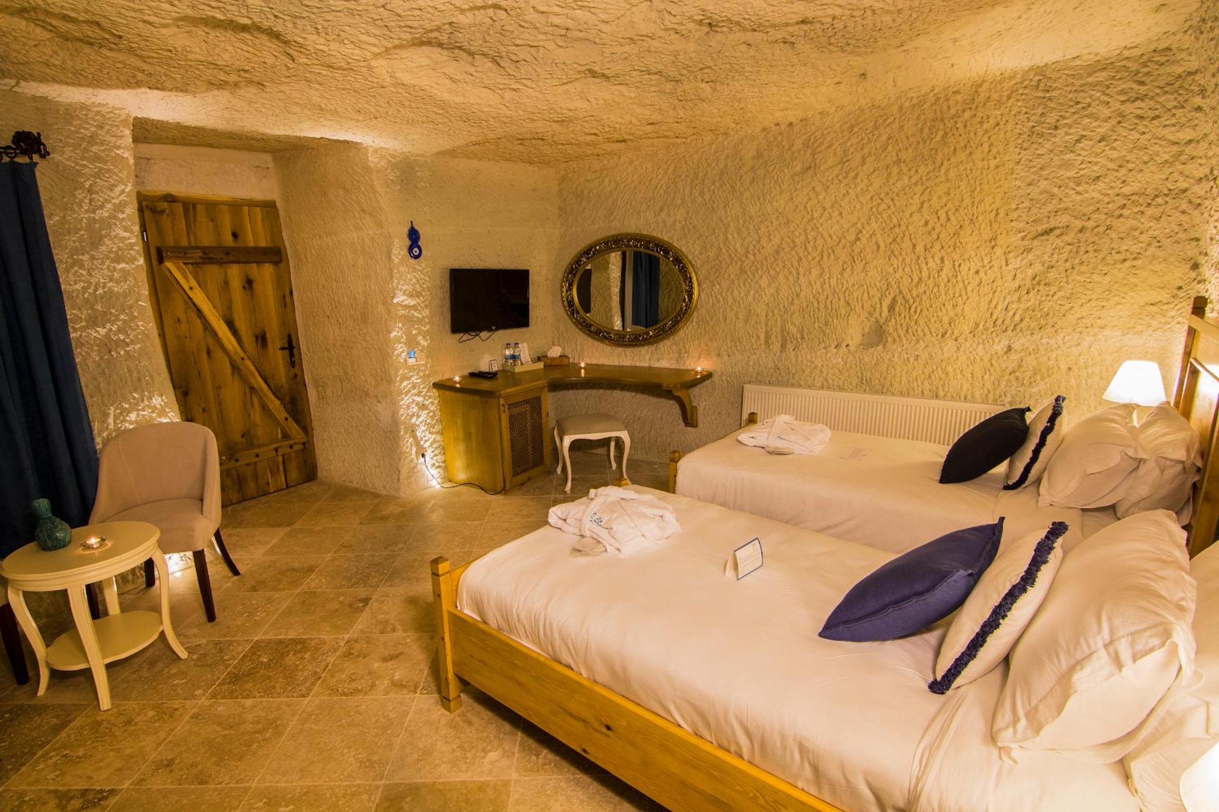 Cave, Garden, Suite